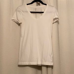 V-neck Gap white tee